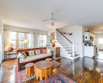 Marshfield Home with 4 Decks and Private Beach Access! - Marshfield