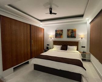 Blue Angel Annexe - Shillong - Schlafzimmer