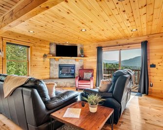 Ski Sunday River, Killer Views, Hot Tub, Epic Game Room, Fire pit, Dog Friendly - Newry - Sala de estar