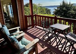 The Peregrine Suite - Comfort and Luxury in the Heart of Kodiak - Kodiak - Balcony