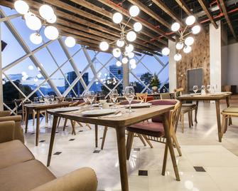 V Grand Hotel, a member of Radisson Individuals - Medellín - Restaurante