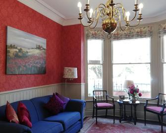 The Claremont - Woodhall Spa - Living room