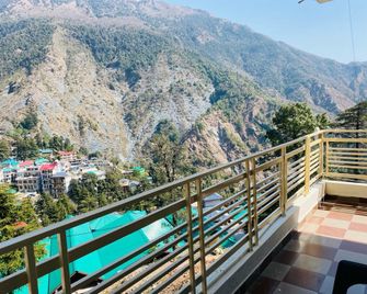 Hotel natures feast - Kāngra - Balcón