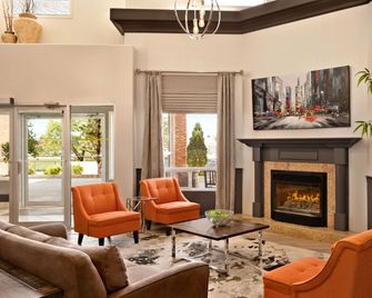 Days Inn by Wyndham Saskatoon - Saskatoon - Sala de estar