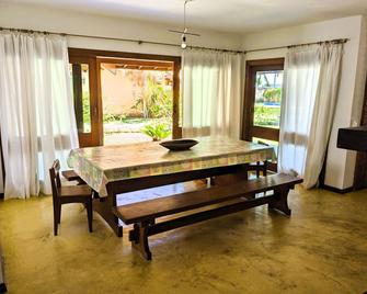 Residence Maria Vittoria Praia Arraial - Porto Seguro - Dining room