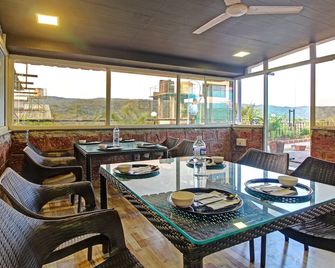 Treebo Berry Hill Venna Lake, 3 Km From City Center - Mahabaleshwar - Eetruimte