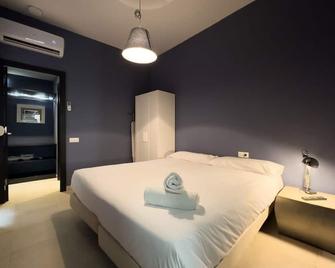 Ainb Barcelona Sants Apartments - Barcelona - Habitación
