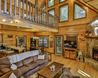 Chateau Relaxeau Breathtaking Spacious Mountain Home on Paved Road - Mineral Bluff - Sala de estar