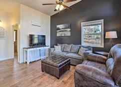 Gray Home with View of Boone Lake and Fire Pit! - Gray - Sala de estar