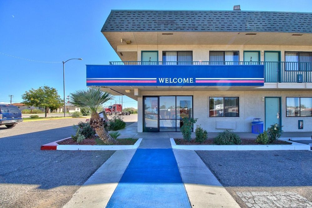 Building view of Motel 6 Douglas