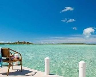 Bonefish Haven Turks & Caicos Oceanfront Villa with Pool and Dock - Providenciales - Playa