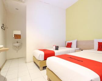 RedDoorz Plus @ Slamet Riyadi - Surakarta City - Bedroom