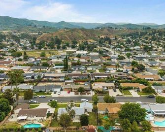 Simi-Valley Apartment by Dream Vacation - Simi Valley - Außenansicht