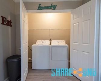 Charming Sherwood Getaway - Comfort & Relaxation - Sherwood - Laundry facility