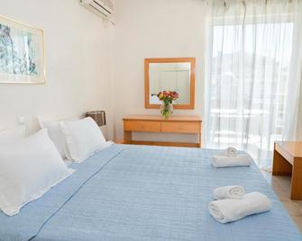 Hotel Arethousa - Loutra Edipsou - Schlafzimmer