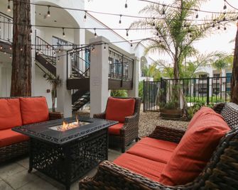 Oxford Suites Pismo Beach - Pismo Beach - Patio