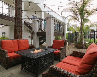 Oxford Suites Pismo Beach - פיסמו ביץ' - פטיו