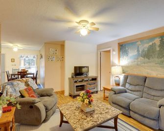 Carolina Country Cabin! Hot Springs Getaway - Hot Springs - Sala de estar