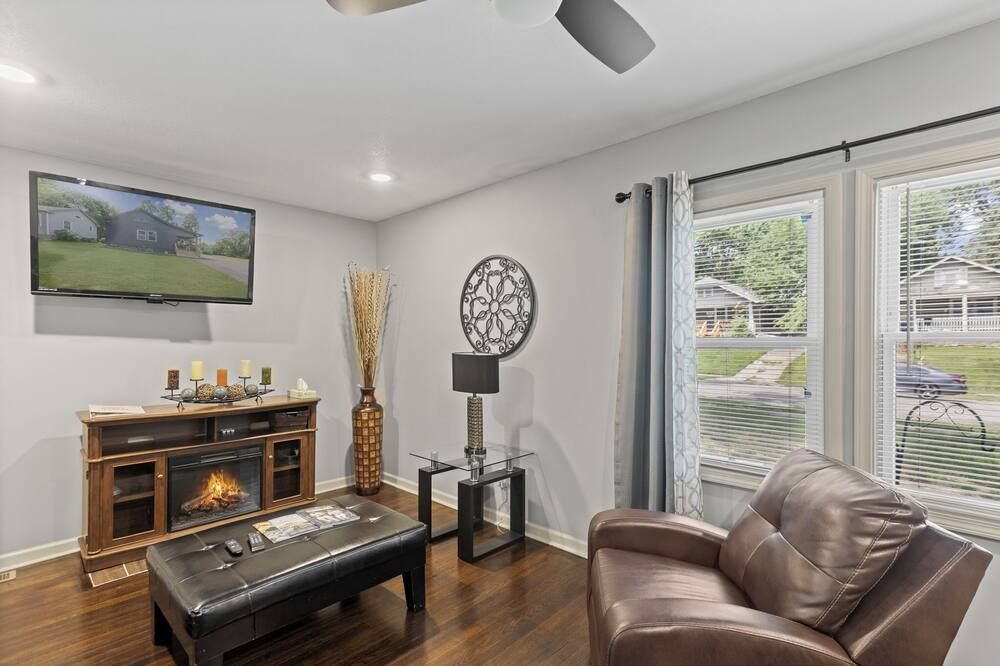 Charming 2-bedroom house Dynasty - קנזס סיטי - סלון