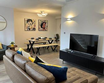 A Cozy Magical Retreat at Knightwood Oak, New Forest - Ower - Sala de estar