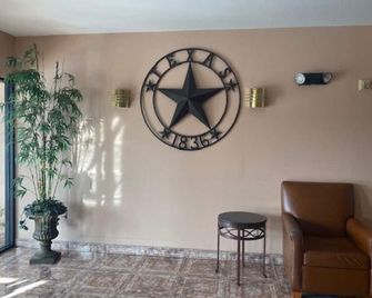 Tropicana Inn and Suites - Dallas - Lobby