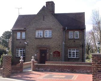 The Bridge House - Isleworth - Edificio