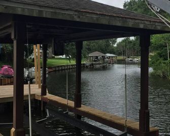 Beautiful Lake June Canal front home - Lake Placid - Pool