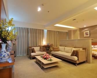 Long Teng - Kunming - Living room
