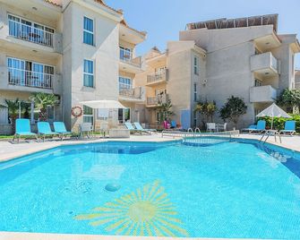 Apartamentos Massol - Puerto de Pollensa - Piscina