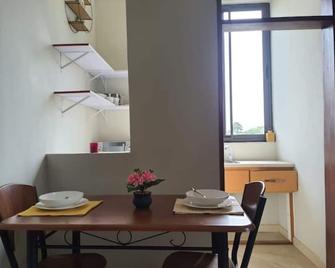 Spacious Flat Free Parking Wi-Fi Oyibi - Aburi - Dining room