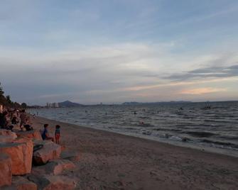 Baanchidhaad - Bang Saen - Playa