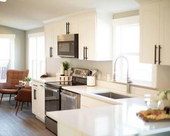 Charming Home | Pet Friendly - East Wenatchee - Kitchen