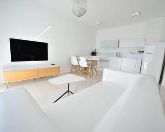 City Center Aupark Apartment - Piešťany - Living room