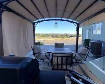 Madras Oak House - Madras - Balcony