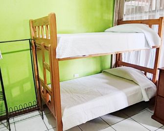Hostel Coati Place Bed & Breakfast - Monteverde - Schlafzimmer