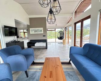 Harpa Holiday Home - Birta Rentals - Húsafell - Lobby