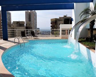 Mondrian Suite Hotel - סאו ז'וסה דו קמפוס - בריכה