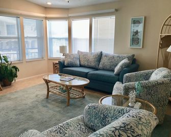 Waterfront Home - 쿠조키 - 거실