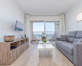 Bahia I by Interhome - Castelló d'Empúries - Ruang tamu