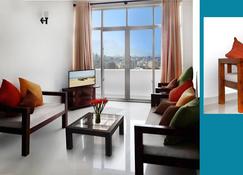 City Tower, Two Bed Seaview Apartment Colombo - Dehiwala-Mount Lavinia - Living room