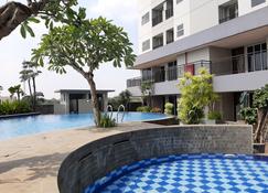 Comfy 2BR Apartment at Parkland Avenue By Travelio - Serpong - Pool