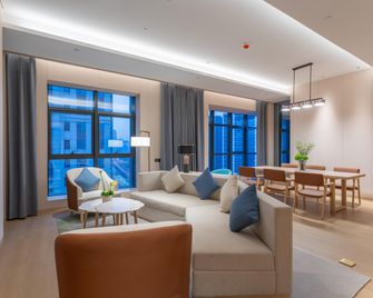 Holiday Inn Taiyuan Sunshine By IHG - Taiyuan - Wohnzimmer