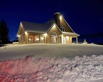 Luxury cottage for you and your family in Saint-Côme, Lanaudière, Quebec. - Saint-Côme - Building