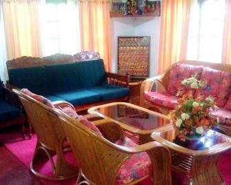 St. Andrews Hostel - Nuwara Eliya - Living room