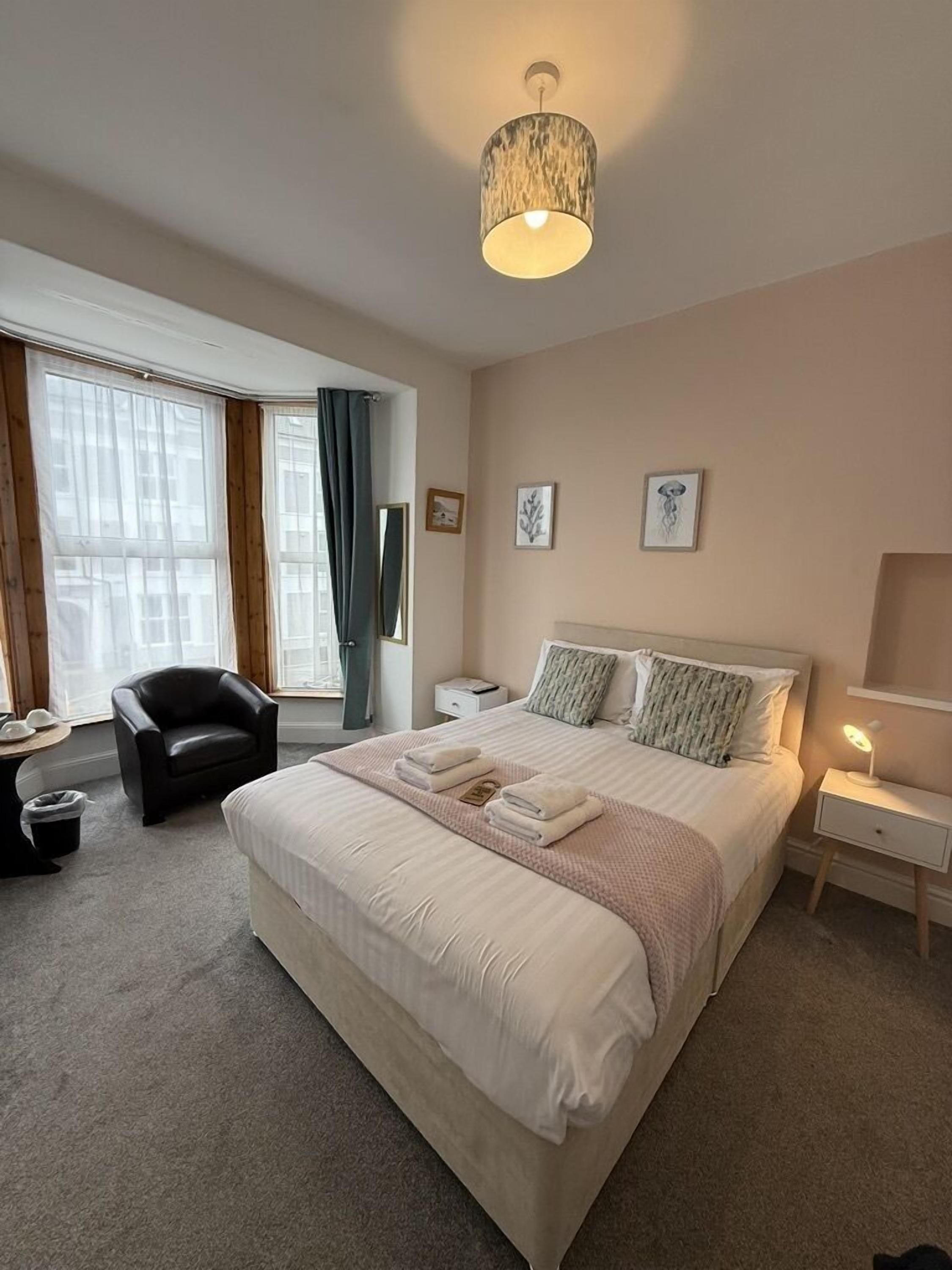 Victoria Guest Accommodation & Studio Apartments - Pwllheli