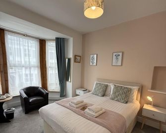 Victoria Guest Accommodation & Studio Apartments - Pwllheli