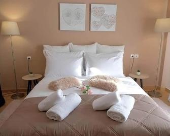 Sevi's Luxury Guesthouse Villa - Ioannina - Schlafzimmer