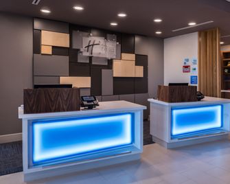 Holiday Inn Express & Suites Fort Worth West by IHG - Fort Worth - Front desk
