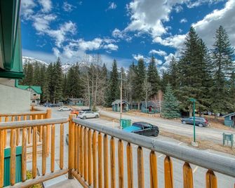 Beautiful Newly Reno 2bdm 2 Bth Sleep Up - Harvie Heights - Balcony