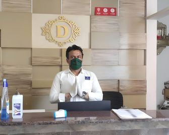 Hotel O Divine Residency Near Phoenix Marketcity - Bombay - Recepción